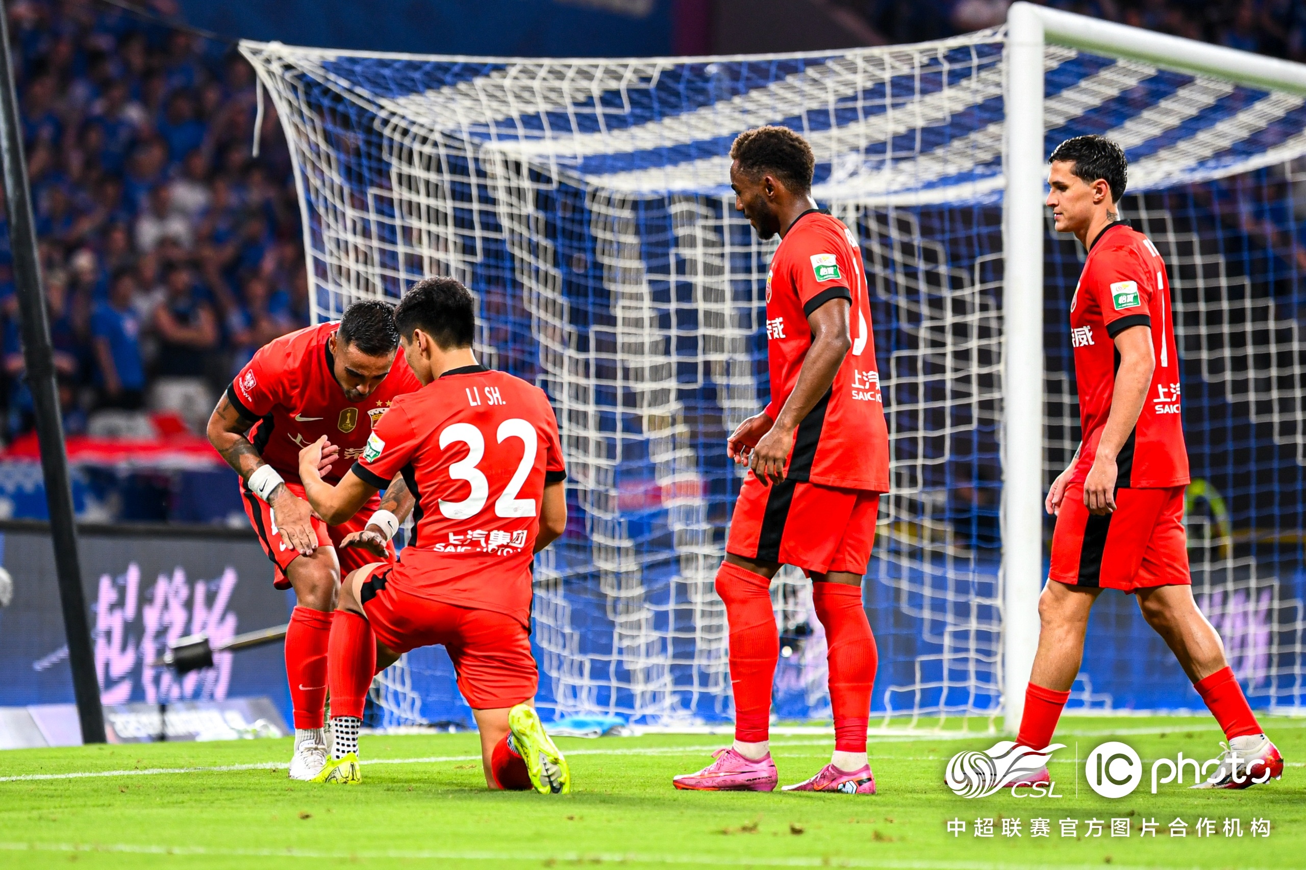 包含赛地聚焦——德国杯赛后热度飙升，洛杉矶快船回应争议，气氛紧张，控场能力受关注的词条